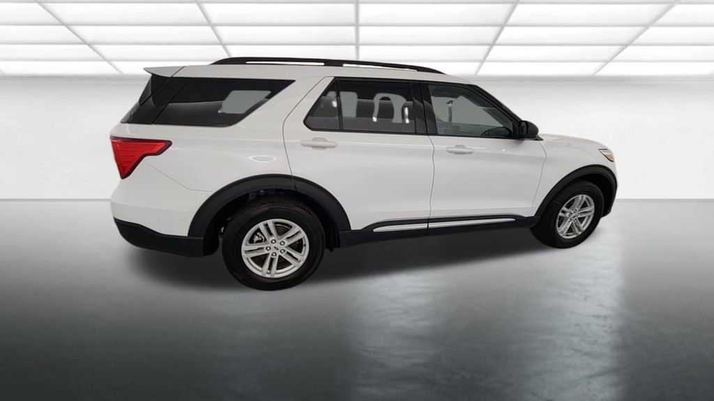 Certified 2024 Ford Explorer XLT w/ Equipment Group 202A AWD/4WD image 8