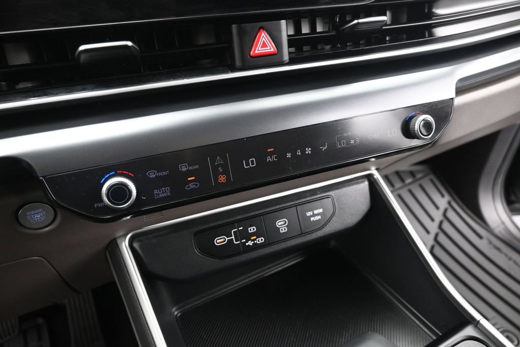 Used 2026 Kia Carnival FWD image 17