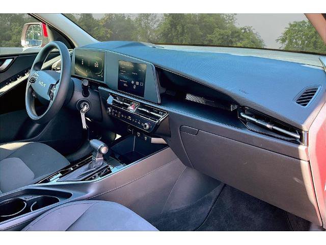 Used 2025 Kia Niro LX FWD image 24