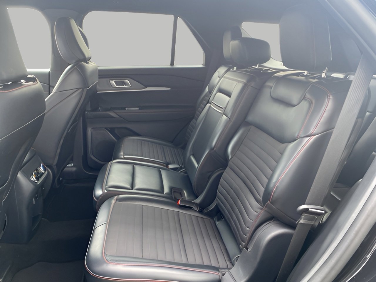 Certified 2025 Ford Explorer ST-Line w/ ST-Line Street Pack image 10