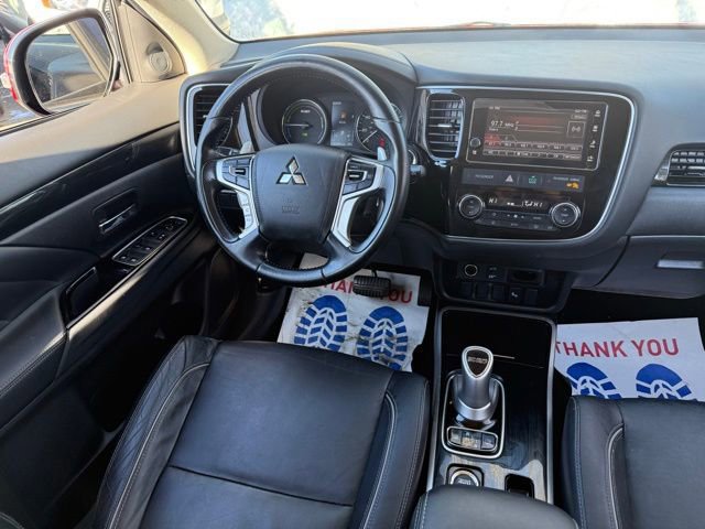 Used 2018 Mitsubishi Outlander 4WD Plug-In Hybrid image 16