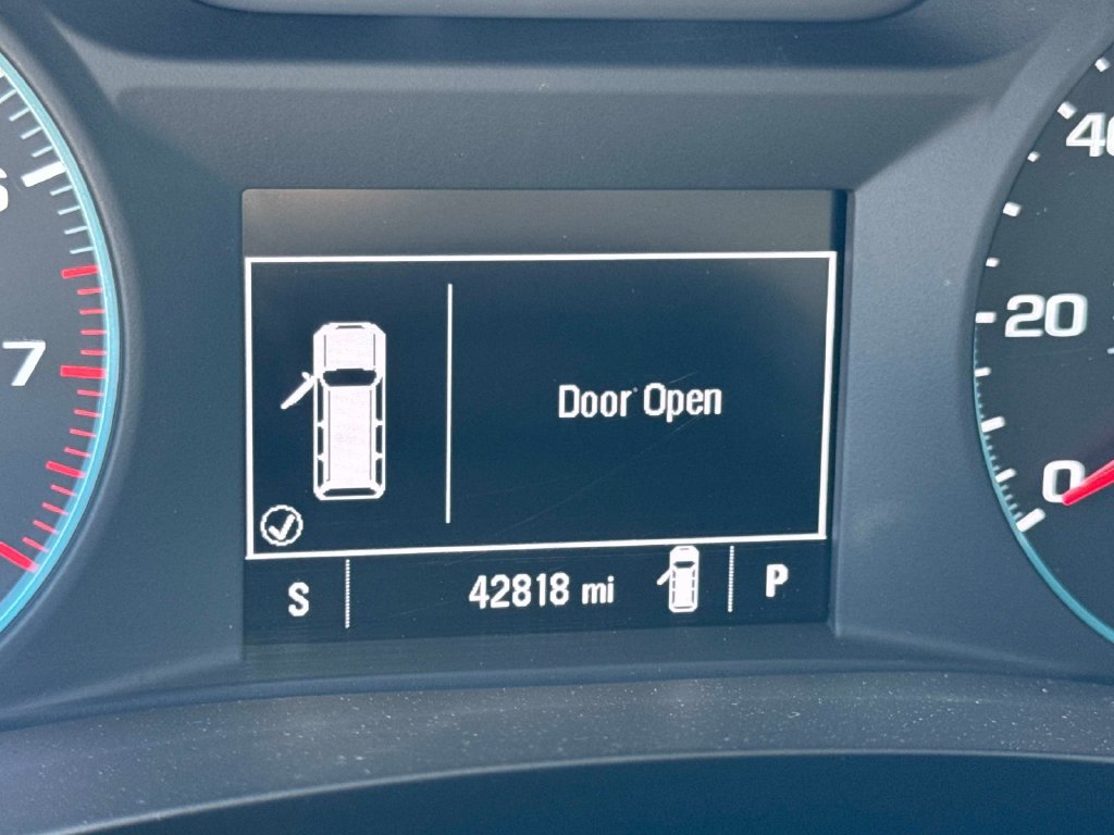 Used 2022 Chevrolet Traverse LS FWD image 28