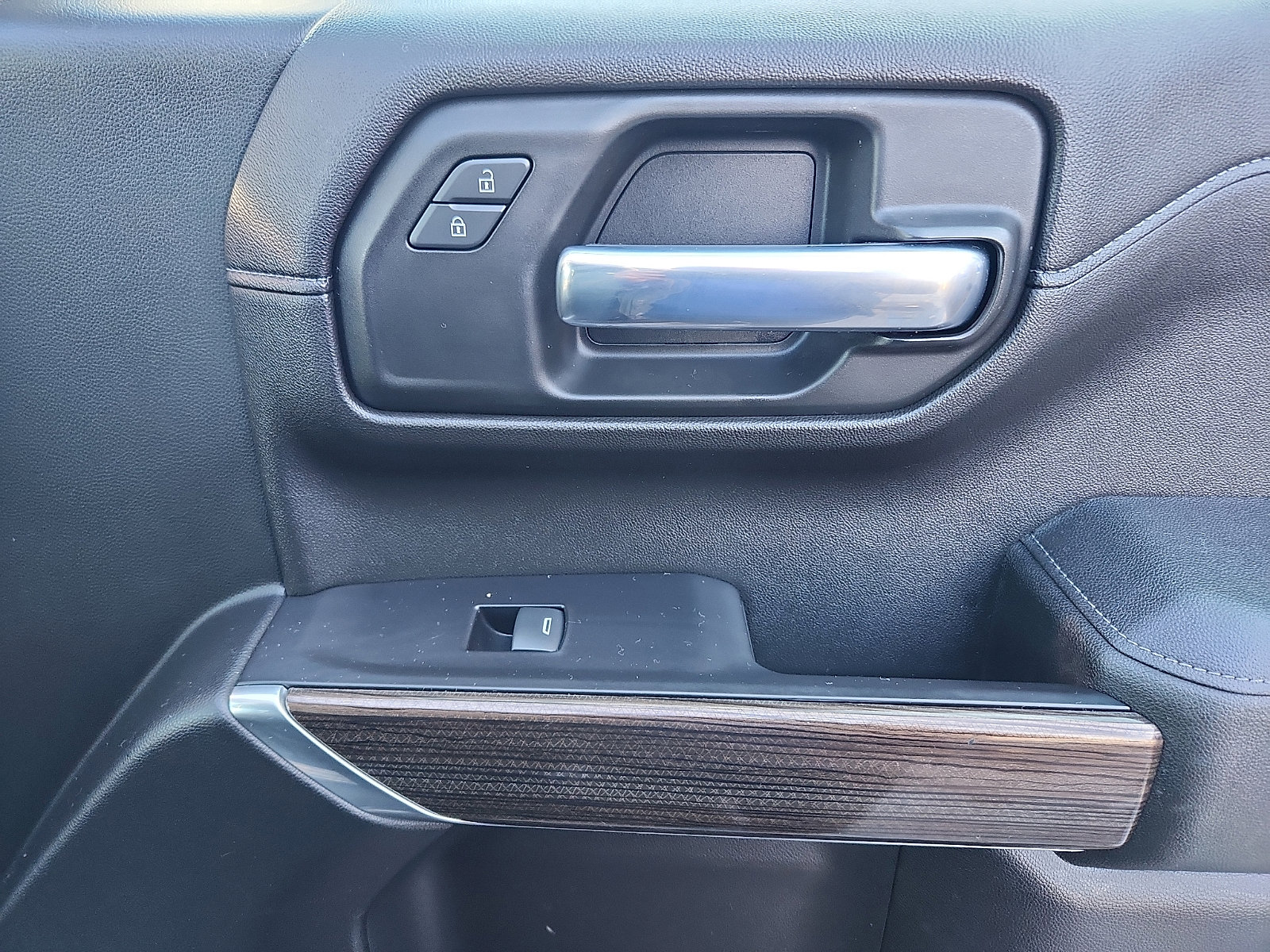 Used 2019 Chevrolet Silverado 1500 RST image 35