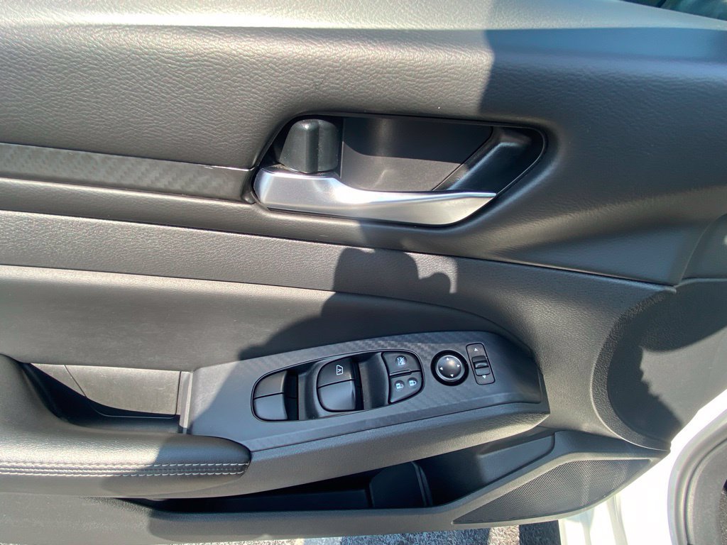 Used 2025 Nissan Altima 2.5 SV FWD image 11