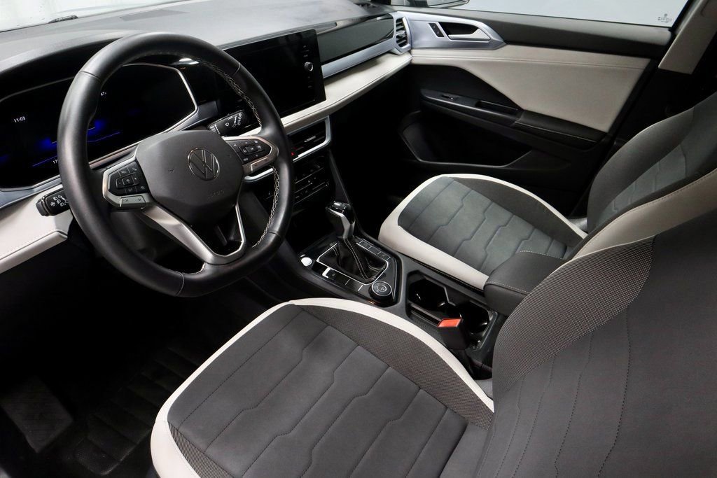 Used 2025 Volkswagen Taos SE image 23