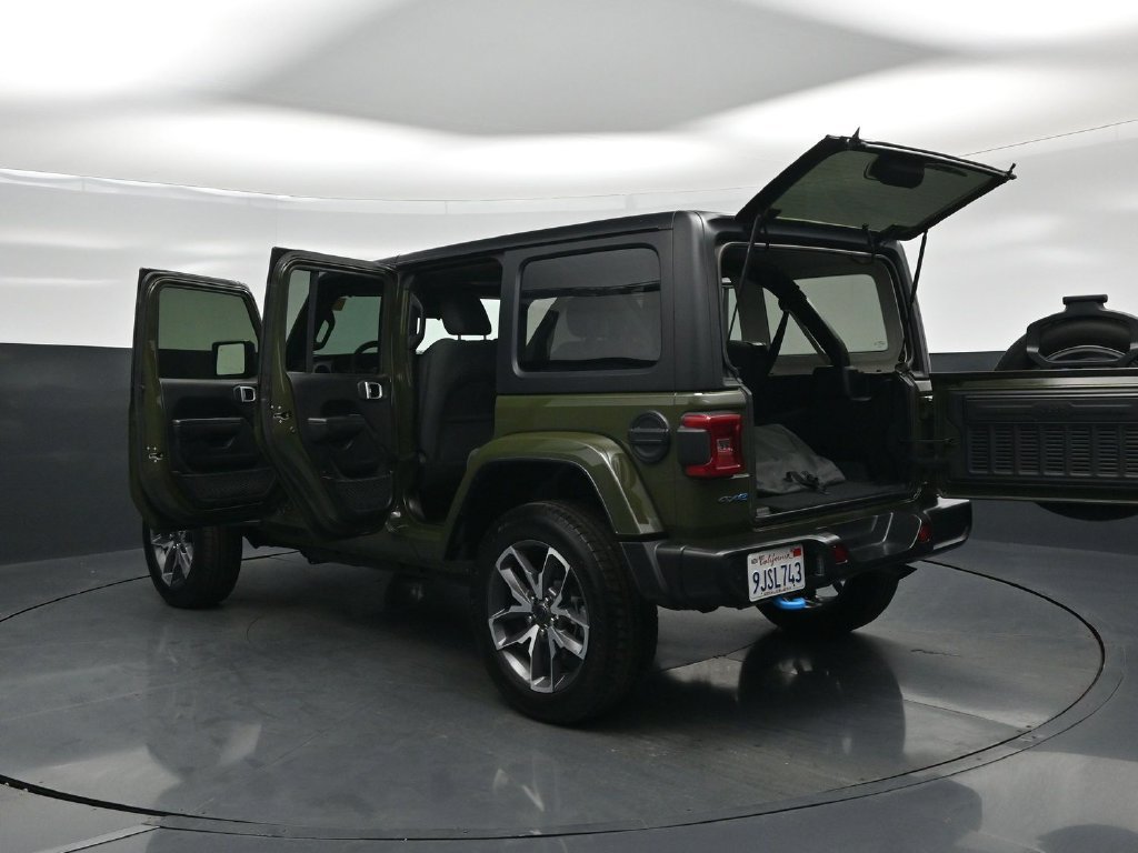 Used 2024 Jeep Wrangler Unlimited w/ Convenience Group AWD/4WD image 30