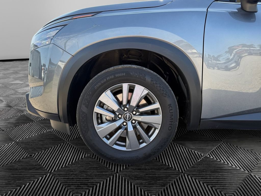 Used 2025 Nissan Pathfinder SV AWD/4WD image 14