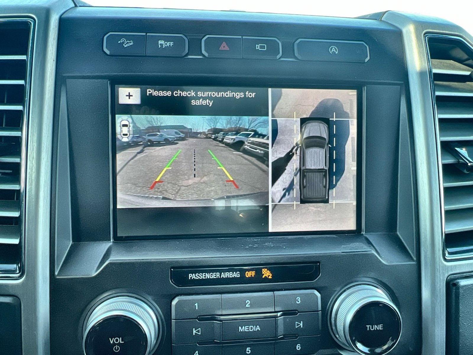 Certified 2018 Ford F150 Platinum w/ Equipment Group 701A Luxury image 19