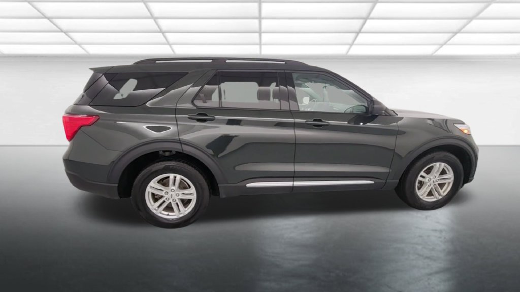 Certified 2024 Ford Explorer XLT w/ Equipment Group 202A AWD/4WD image 9
