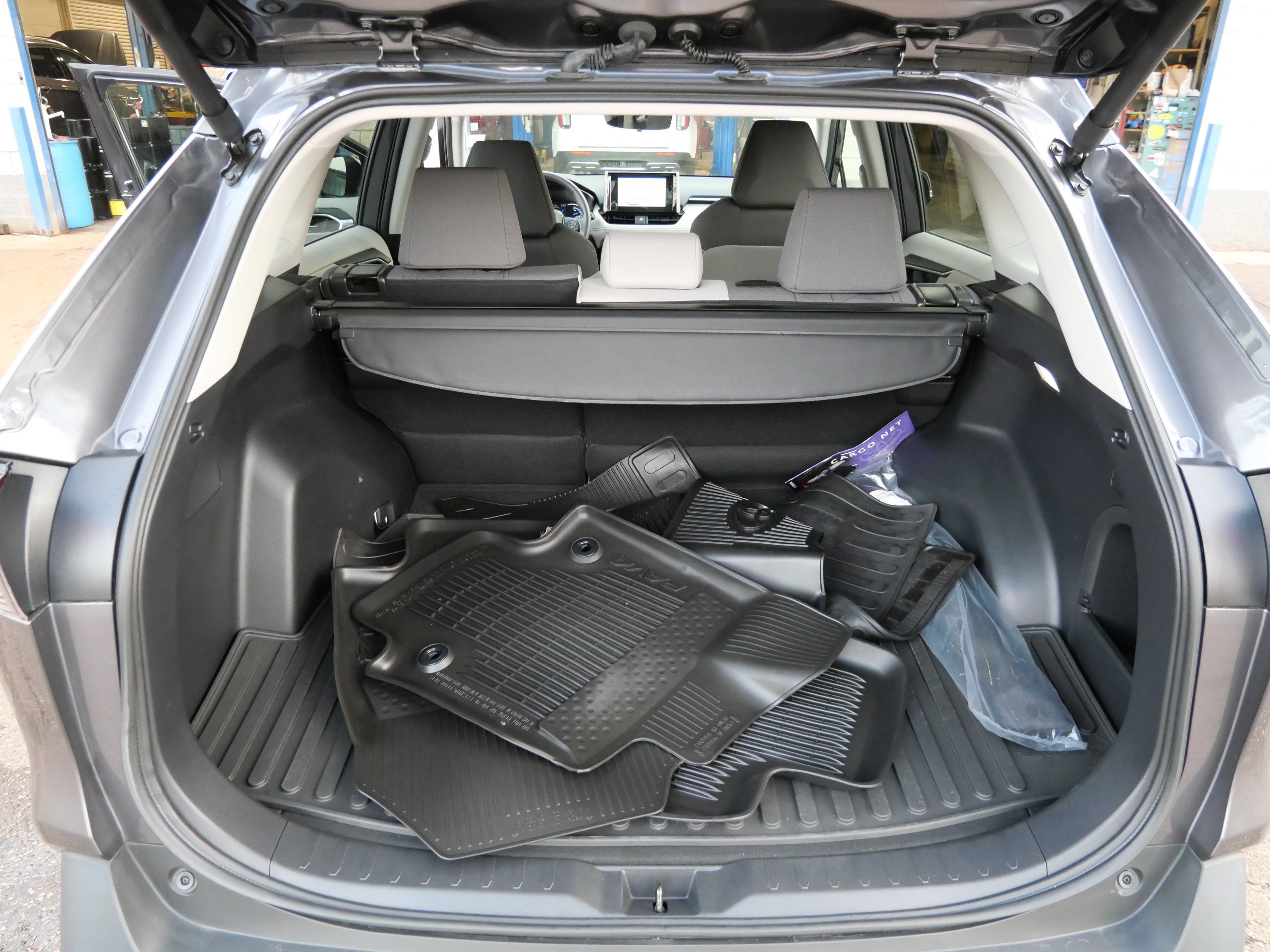 Used 2024 Toyota RAV4 XLE w/ Convenience Package AWD/4WD image 18