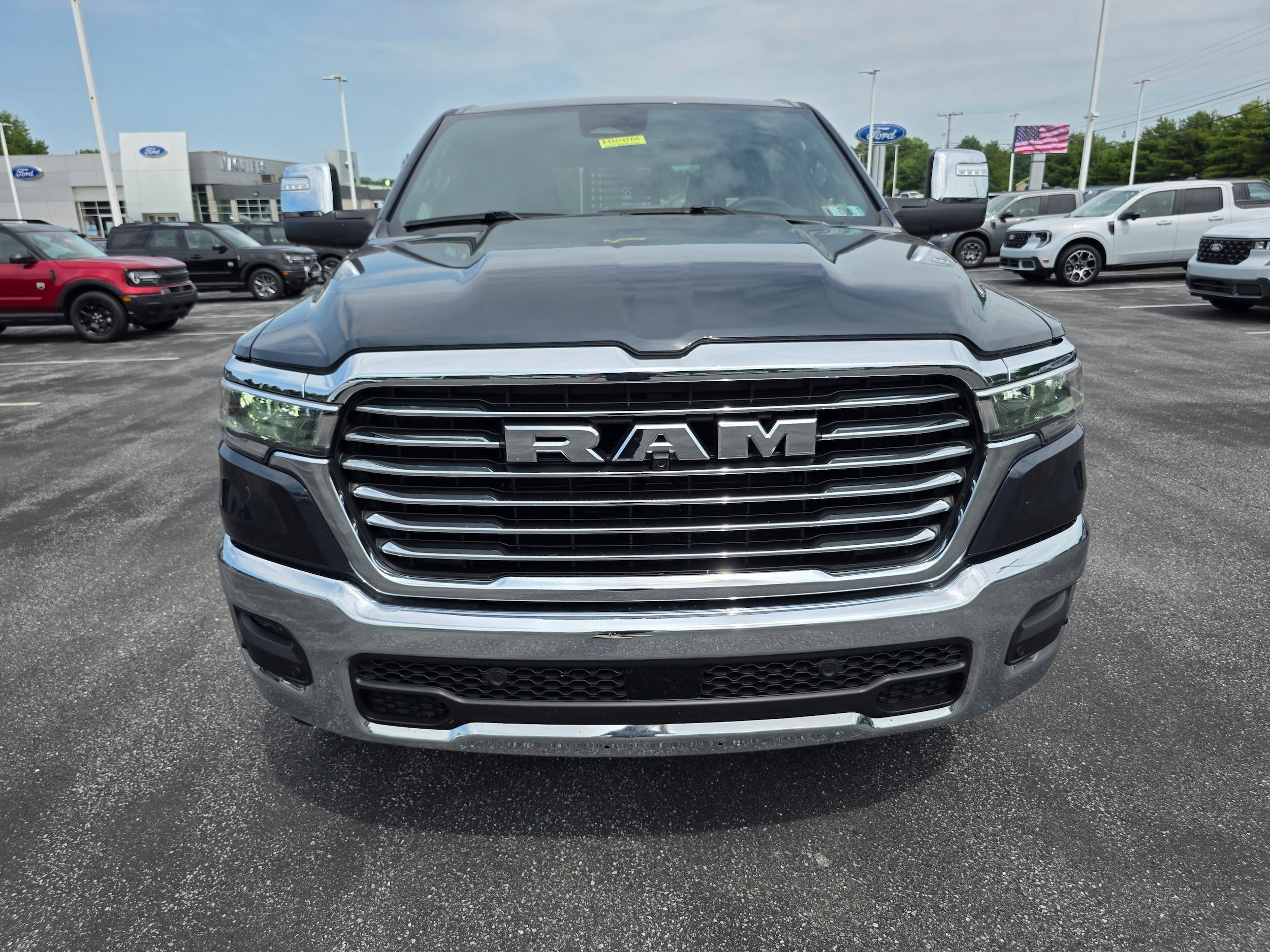 Used 2025 RAM 1500 Laramie AWD/4WD image 8