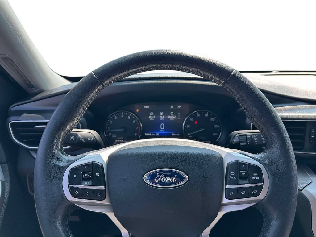 Certified 2021 Ford Explorer XLT w/ Equipment Group 202A AWD/4WD image 17