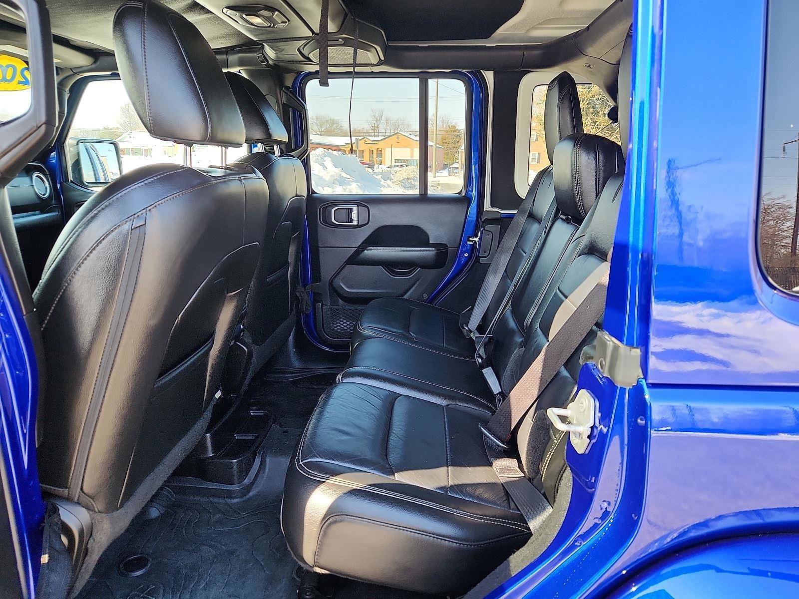 Used 2018 Jeep Wrangler Unlimited Sahara image 11