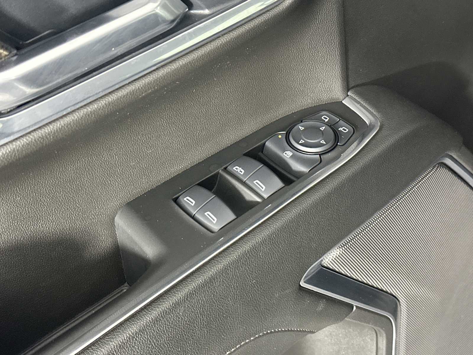Used 2025 Chevrolet Silverado 1500 LT image 11