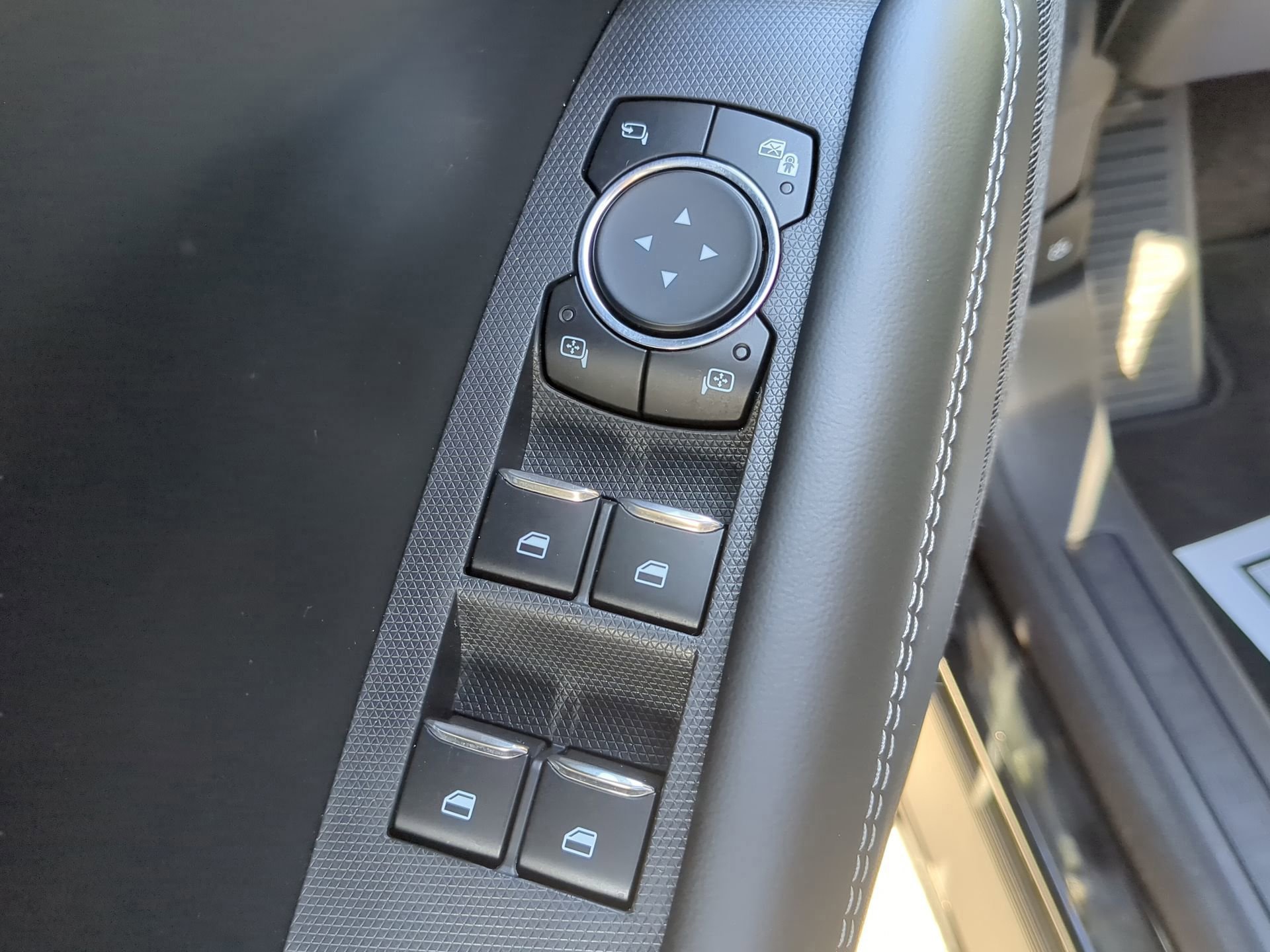 Certified 2025 Ford Mustang Mach-E Premium image 46