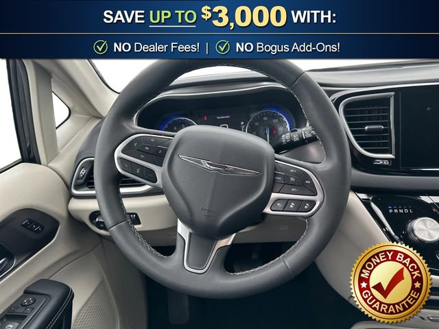 Used 2023 Chrysler Pacifica Touring-L FWD image 18