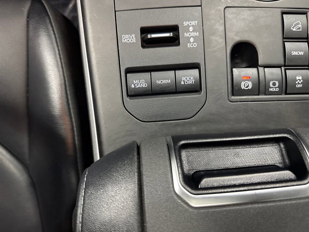 Used 2023 Toyota Highlander XLE AWD/4WD image 37