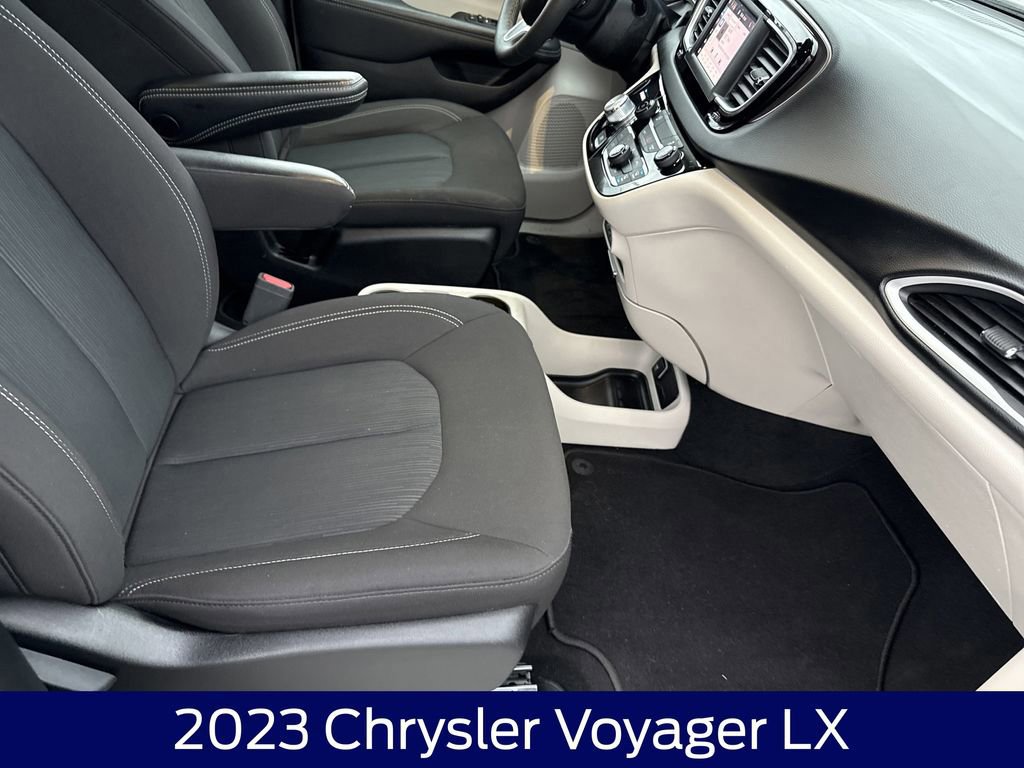 Used 2023 Chrysler Voyager LX image 13