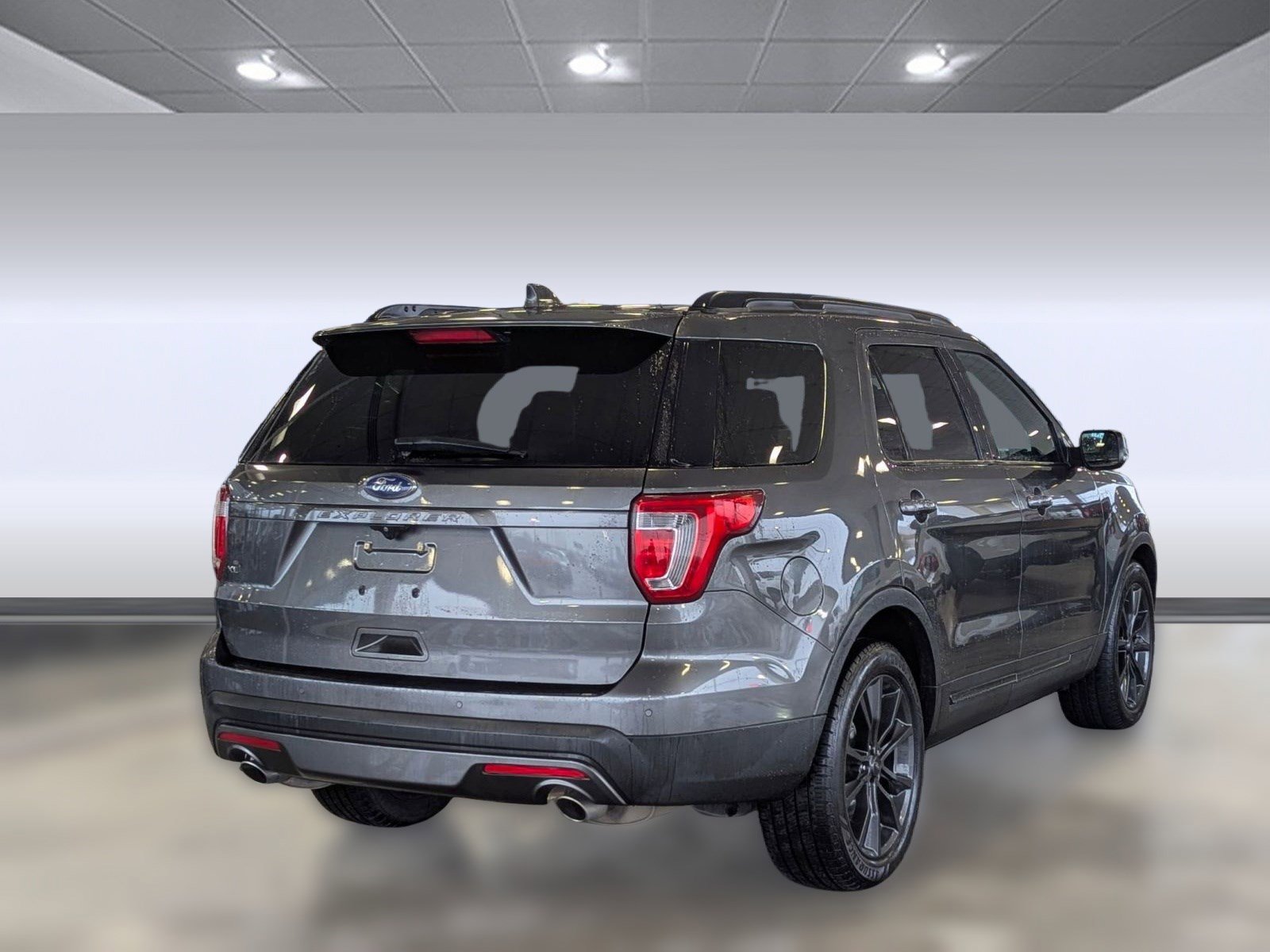 Certified 2017 Ford Explorer XLT w/ Equipment Group 202A image 9