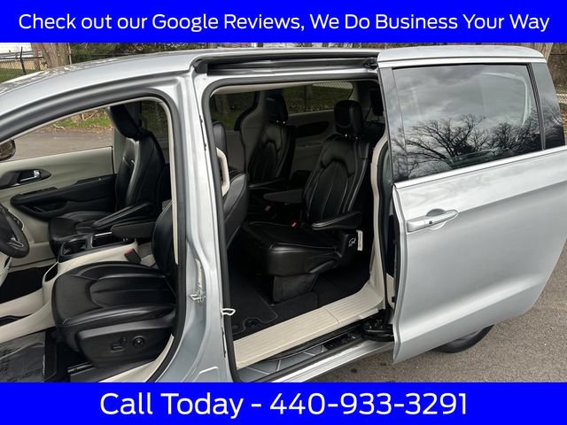 Used 2023 Chrysler Pacifica Touring-L FWD image 29