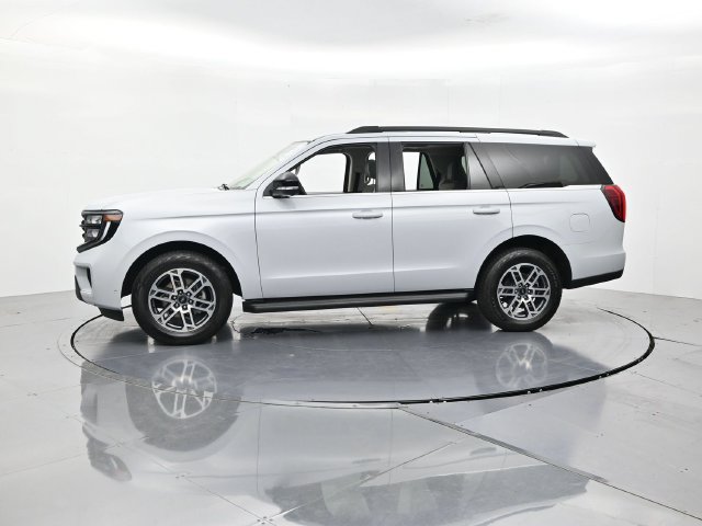 Certified 2025 Ford Expedition Active AWD/4WD image 6