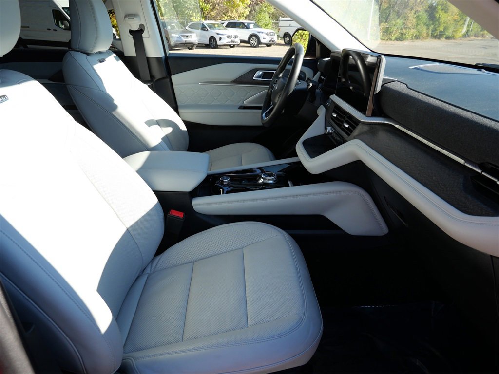 Certified 2025 Ford Explorer Platinum w/ Ultimate Package image 8