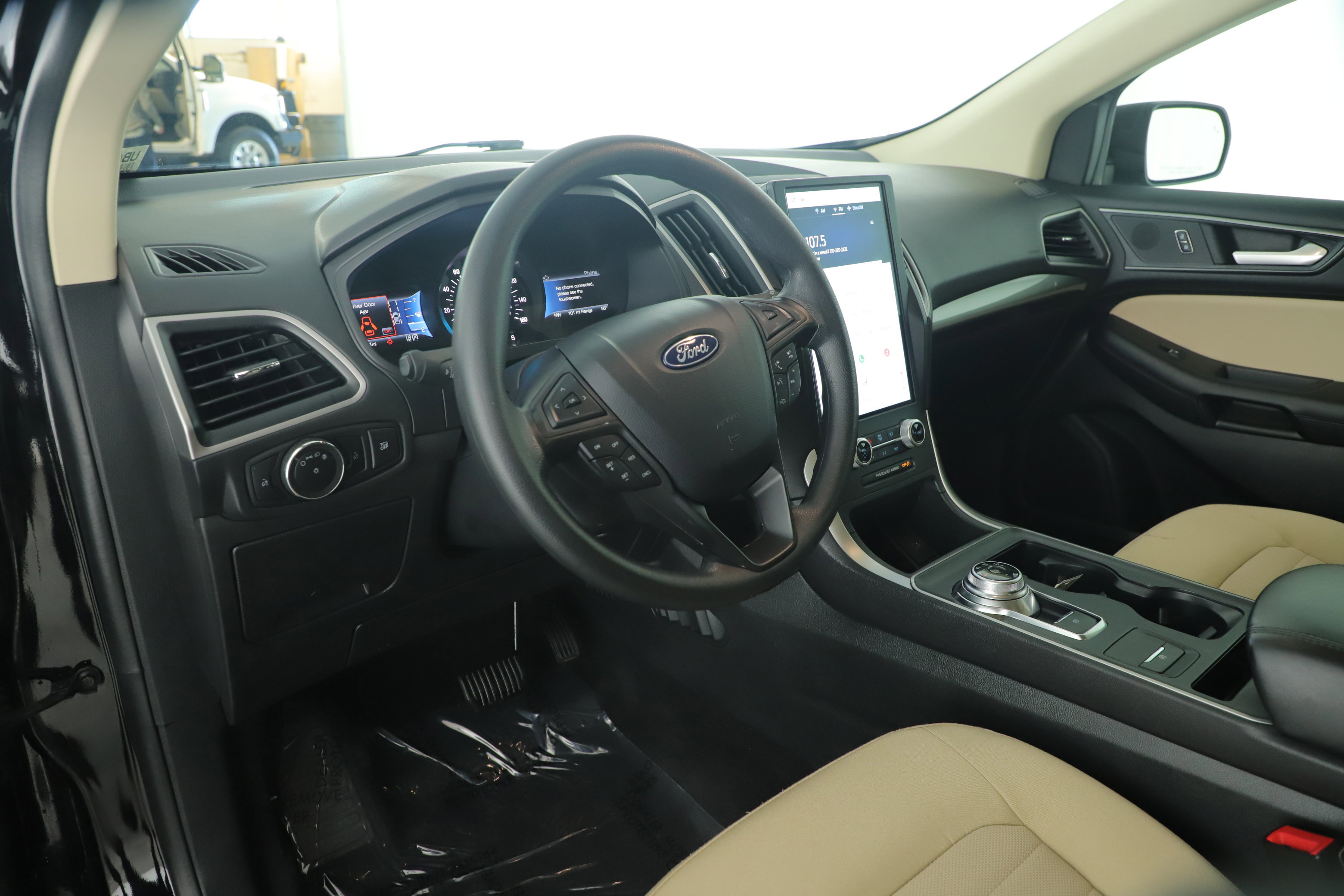 Certified 2024 Ford Edge SE image 21