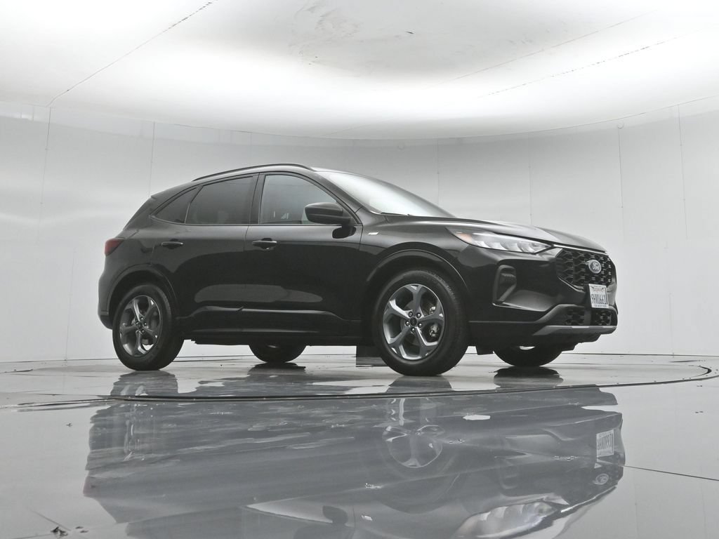 Certified 2023 Ford Escape ST-Line w/ Tech Pack #1 FWD image 4