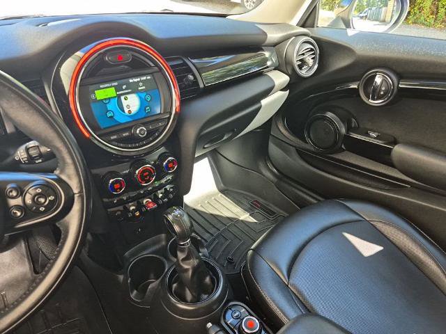 Used 2019 MINI Cooper 2-Door Hardtop w/ Signature Upholstery Package image 18