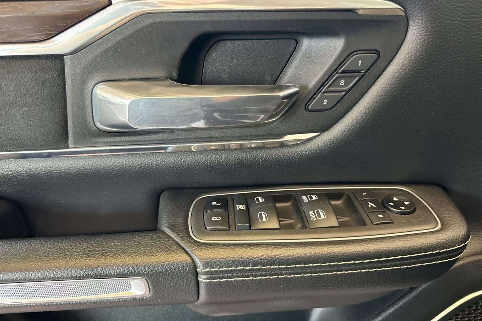 Used 2022 RAM 1500 Laramie AWD/4WD image 13
