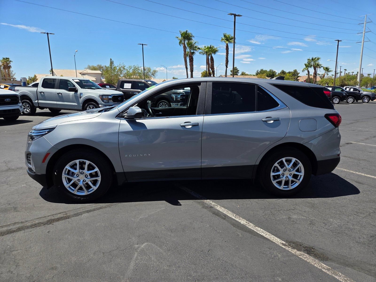 Used 2024 Chevrolet Equinox LT FWD image 3