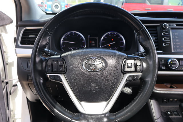 Used 2019 Toyota Highlander XLE AWD/4WD image 20