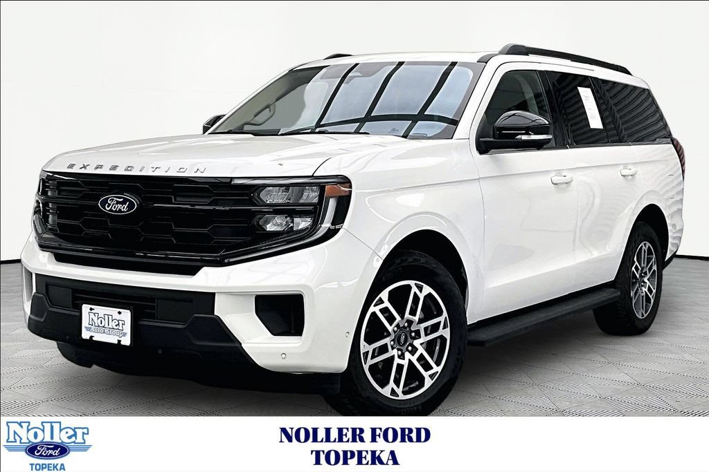 Certified 2025 Ford Expedition Active AWD/4WD image 1