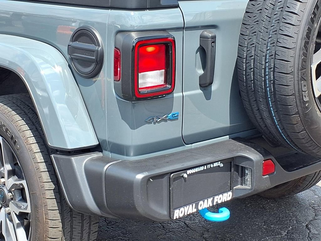 Used 2024 Jeep Wrangler Unlimited w/ Convenience Group AWD/4WD image 24