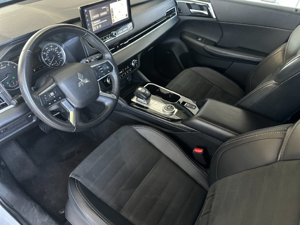 Used 2025 Mitsubishi Outlander SE FWD image 9