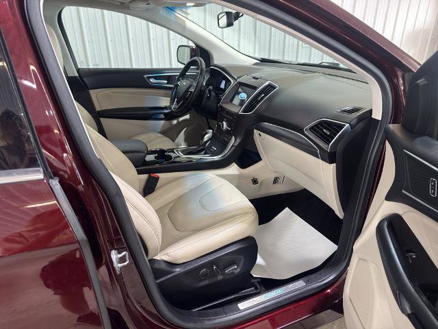 Certified 2017 Ford Edge Titanium w/ Equipment Group 301A AWD/4WD image 31