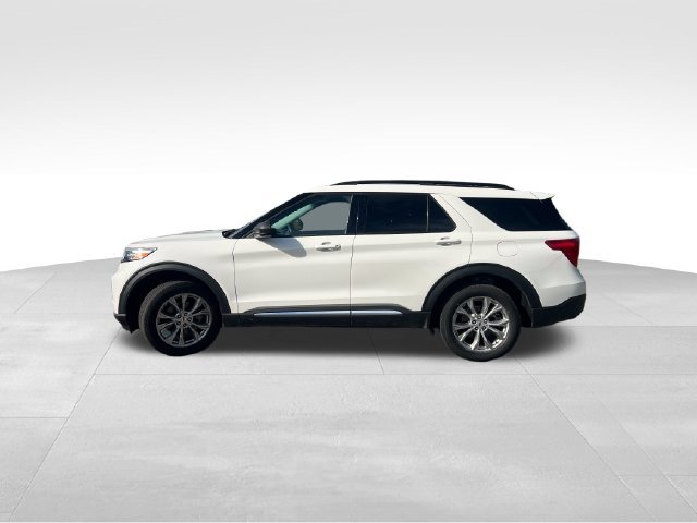 Certified 2024 Ford Explorer XLT w/ Equipment Group 202A AWD/4WD image 3