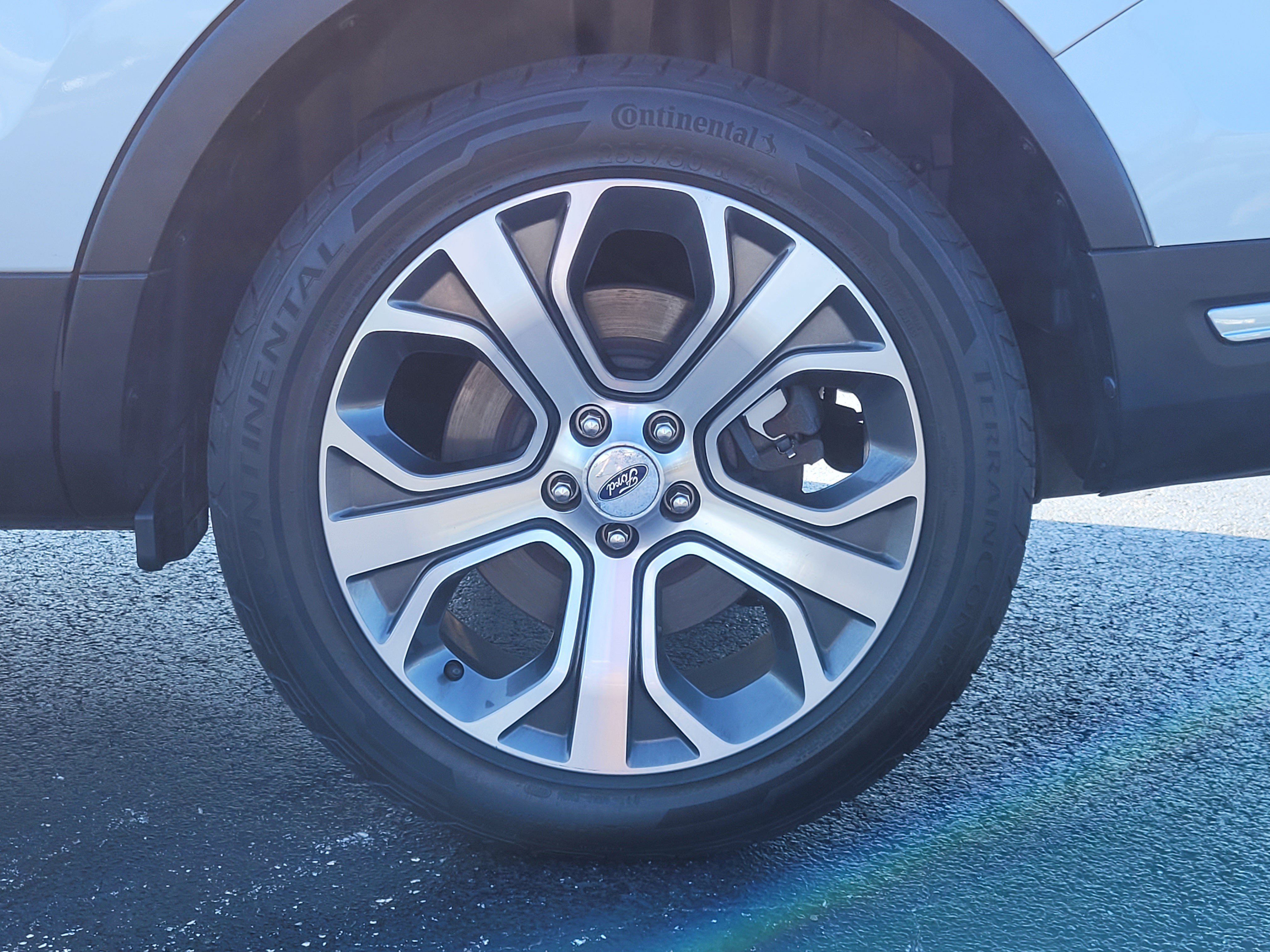 Certified 2018 Ford Explorer Platinum AWD/4WD image 10