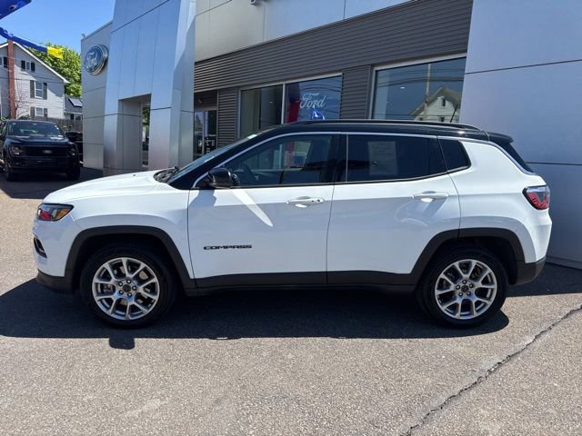 Used 2025 Jeep Compass Limited AWD/4WD image 9