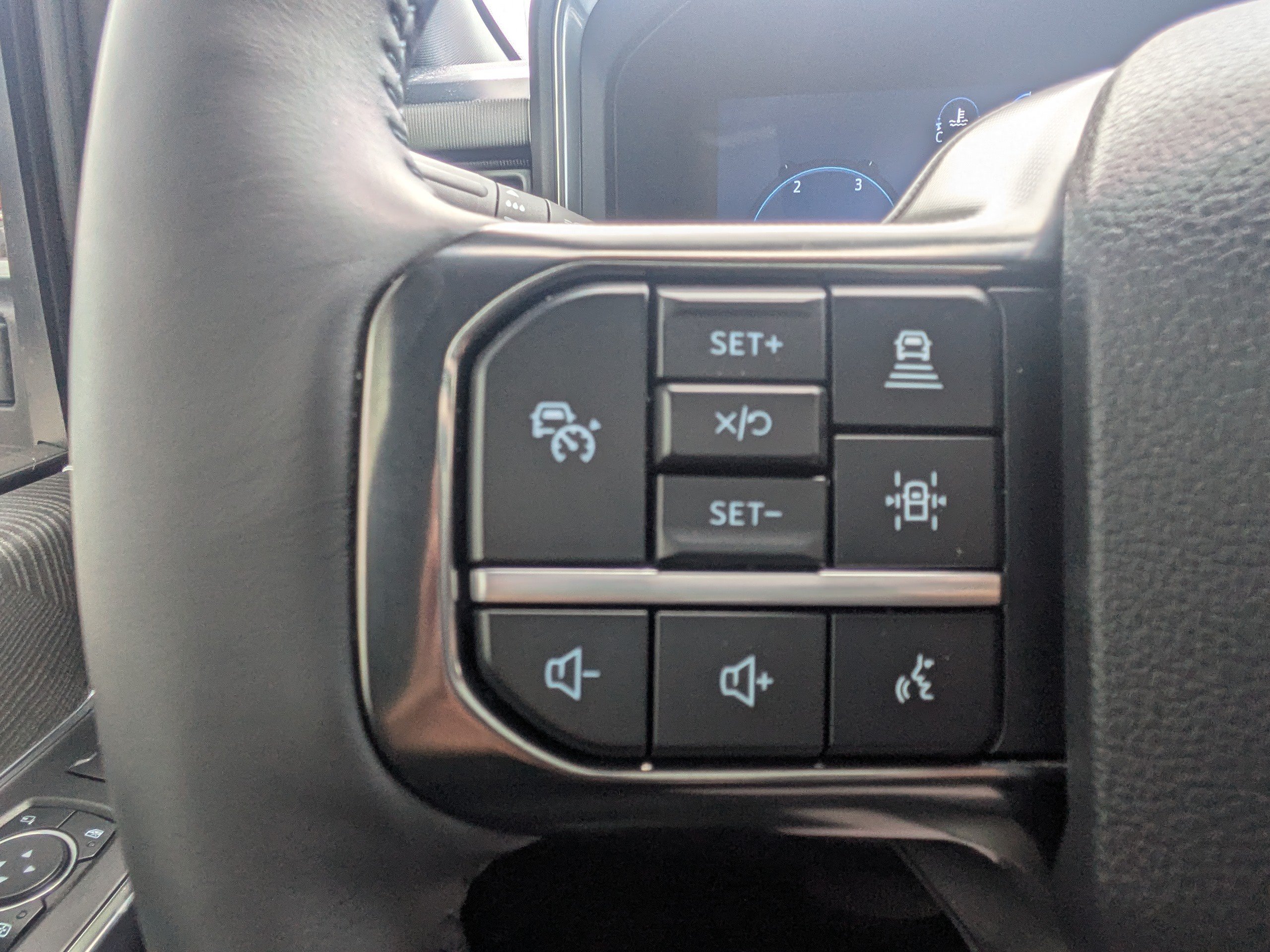 Certified 2025 Ford F350 Platinum w/ FX4 Off-Road Package AWD/4WD image 25