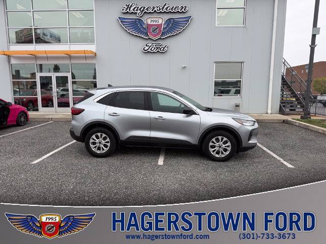 Certified 2023 Ford Escape Active AWD/4WD image 1