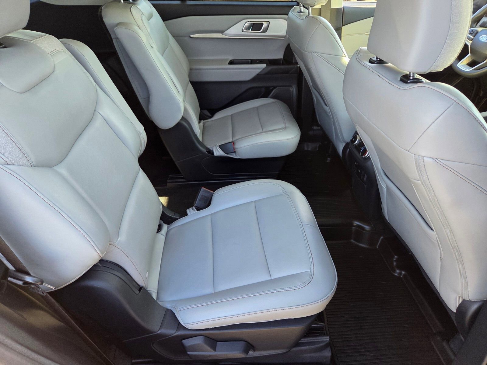 Certified 2025 Ford Explorer Active w/ Active Comfort Package image 16