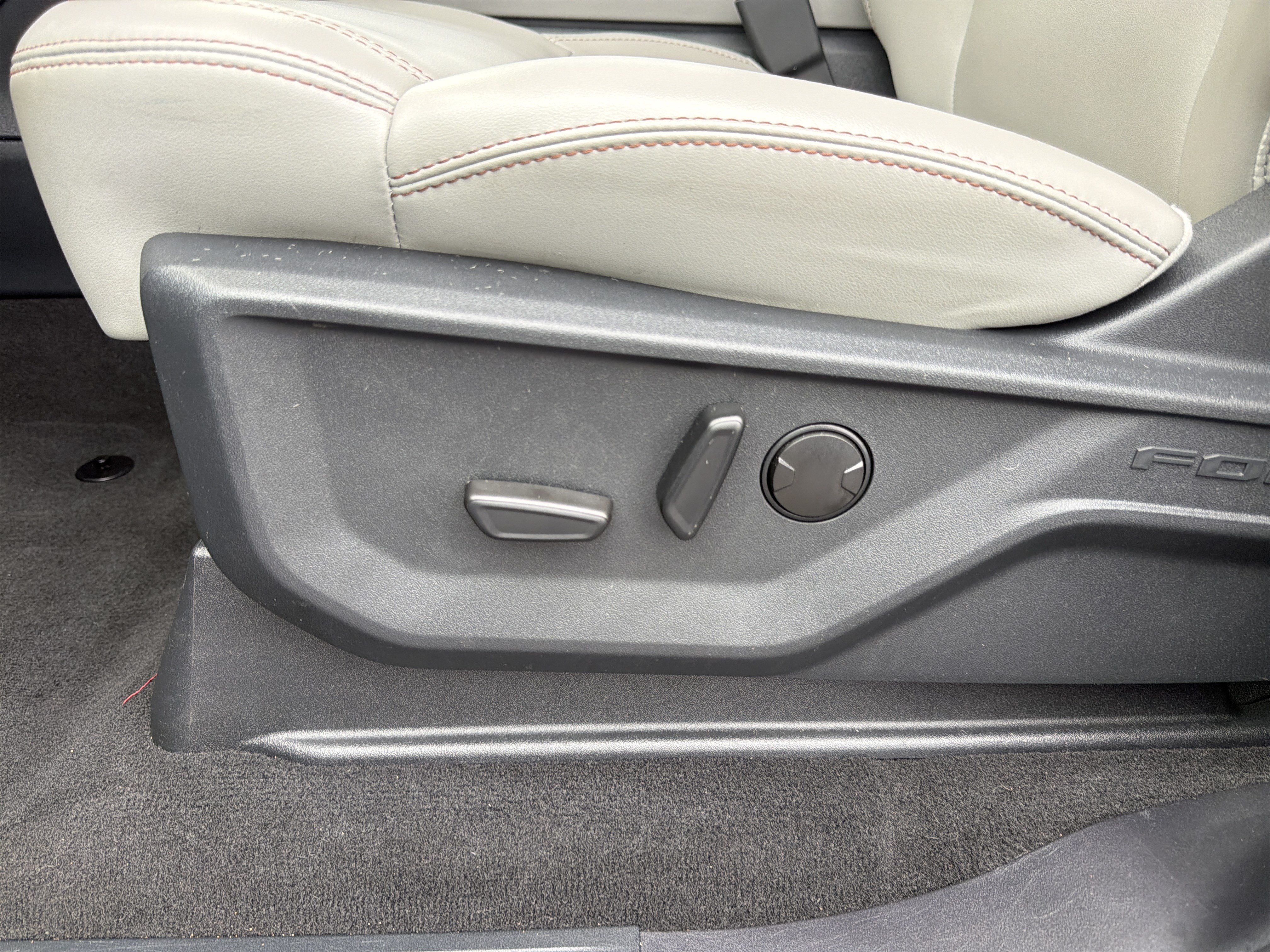 Certified 2025 Ford Expedition Active AWD/4WD image 31
