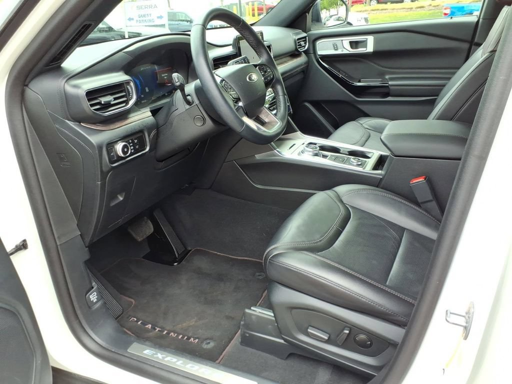Certified 2023 Ford Explorer Platinum w/ Equipment Group 601A AWD/4WD image 10