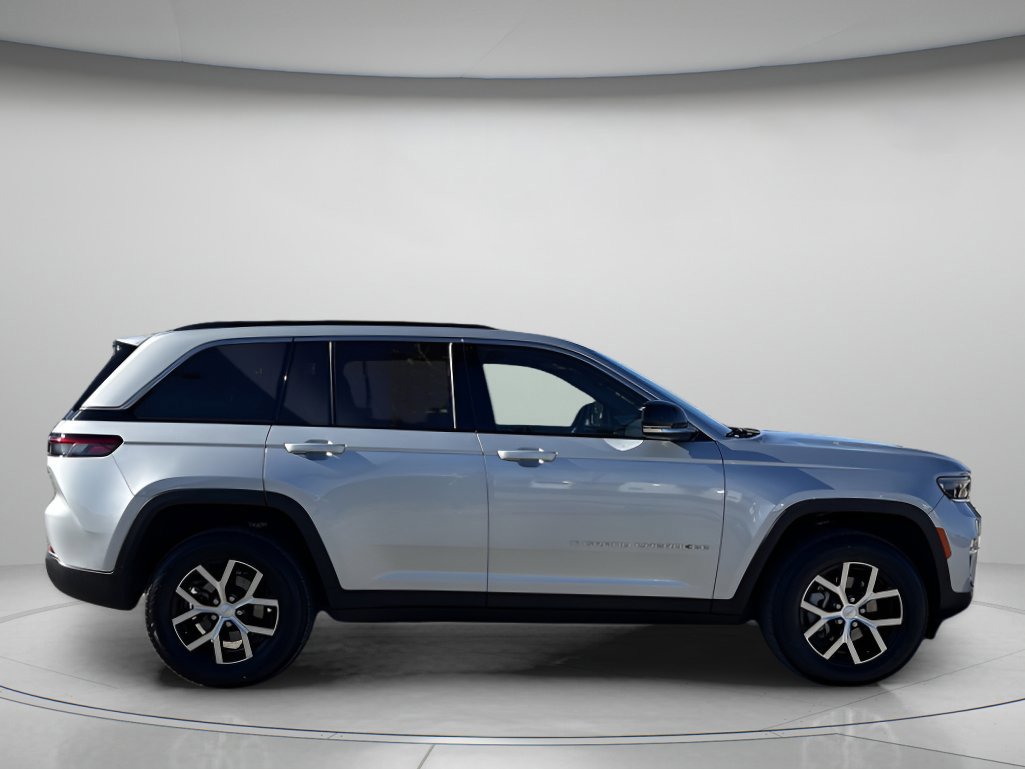 Used 2024 Jeep Grand Cherokee Limited image 7