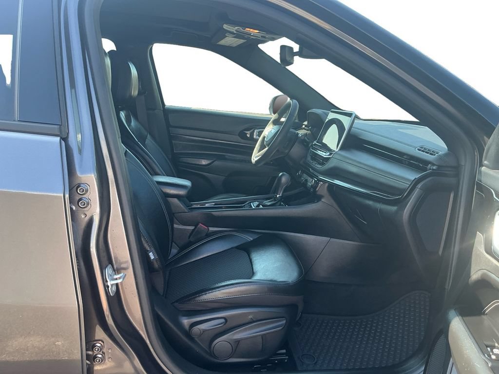 Used 2023 Jeep Compass Latitude w/ Sun and Sound Group AWD/4WD image 22