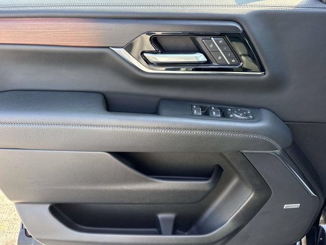 Used 2025 GMC Yukon Denali AWD/4WD image 25