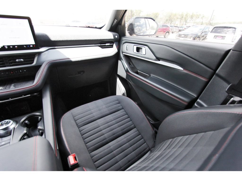 Certified 2025 Ford Explorer ST-Line w/ Premium Package RWD image 12