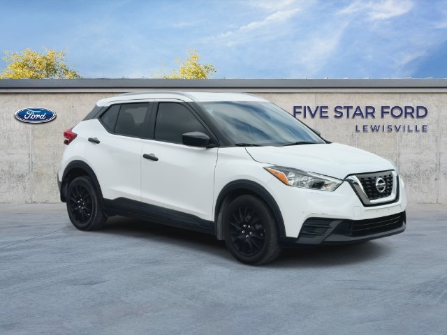 Used 2019 Nissan Kicks S FWD image 2