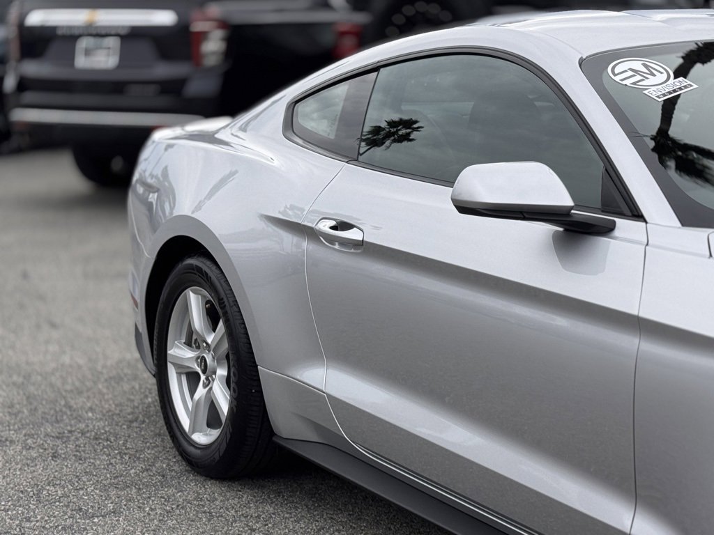Certified 2019 Ford Mustang Coupe image 5